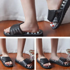 Pied qui porte Claquette de Massage